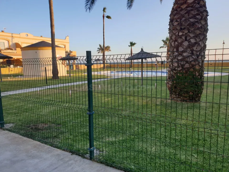 Apartamento reformado en primera línea de playa con piscina en Los Lances, Tarifa