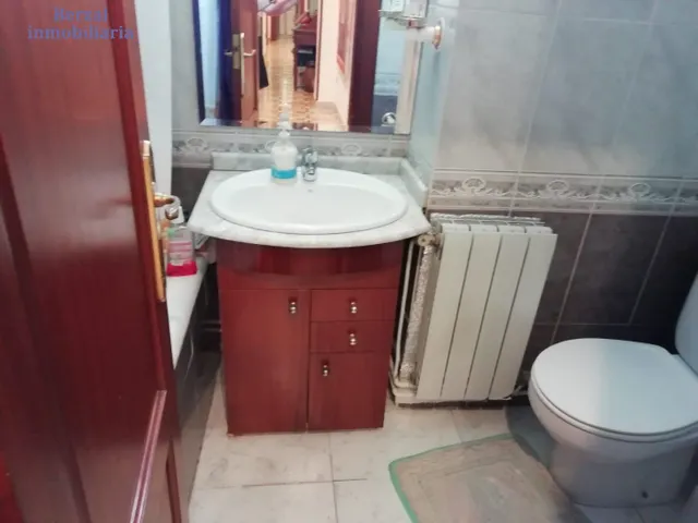PISO AMPLIO EN LAS PEATONALES — 24