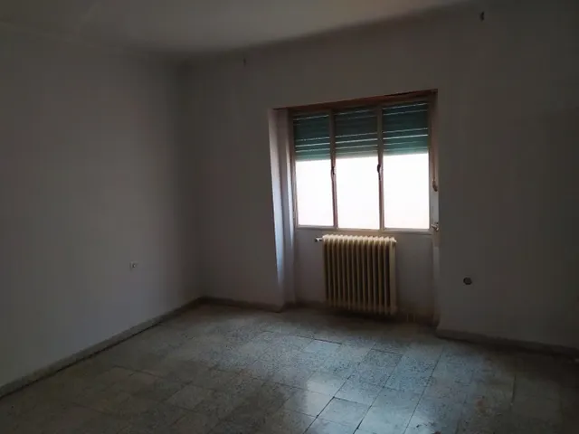 Piso con un bajo hecho vivienda y garaje. — 13