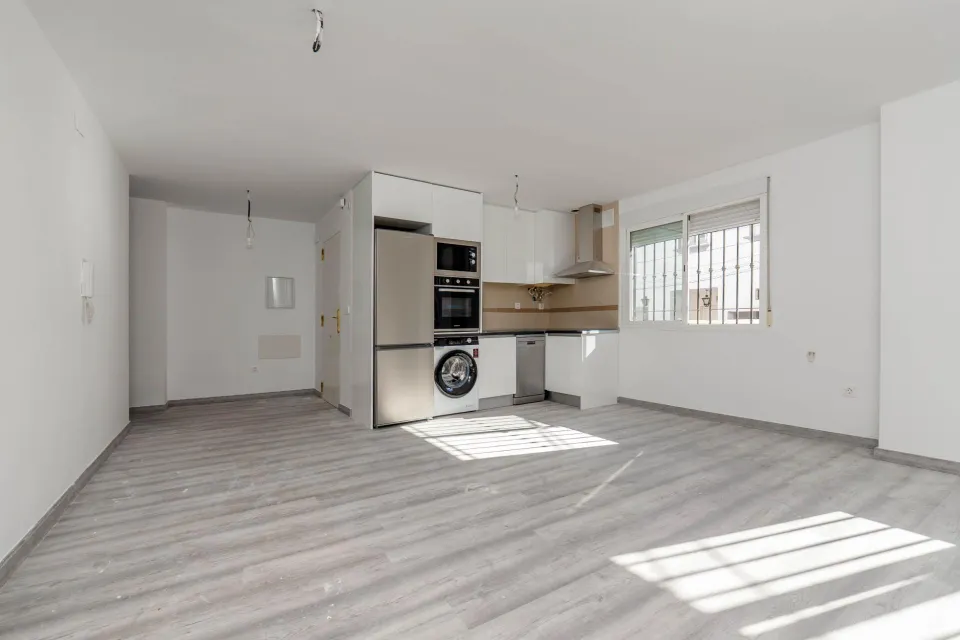 Piso en PLANTA BAJA con 2 dorm.  "Nuevo a estrenar". En el centro de Ogijares.