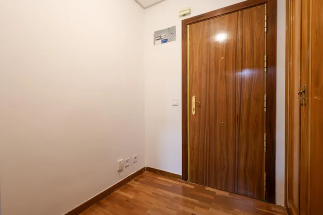 Piso en alquiler en Calle de Emilio Vargas 18, Madrid — 24