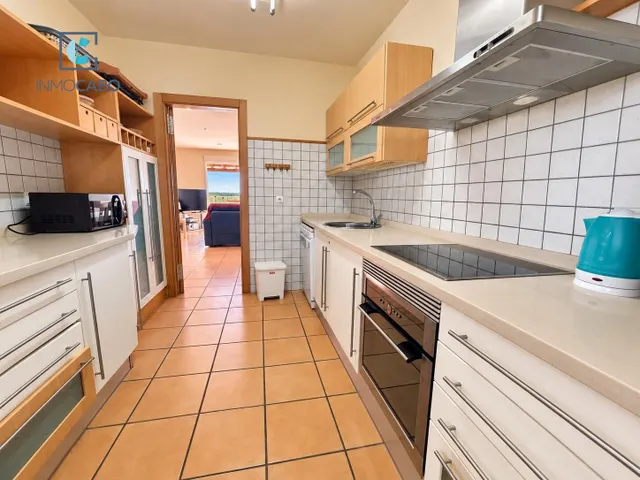 VIVIENDA CON TERRAZA, VISTAS AL MAR Y GARAJE EN LAS ROCALLAS — 24
