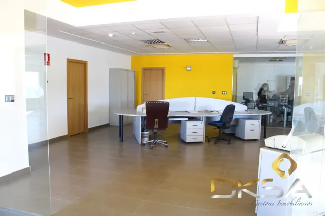 Nave con oficinas muy bien ubicada, ocasión!! — 10