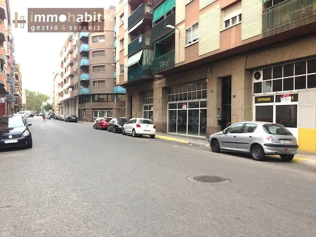 Local de 80 m2 mas 55 m2 de altillo en cap pont — 10