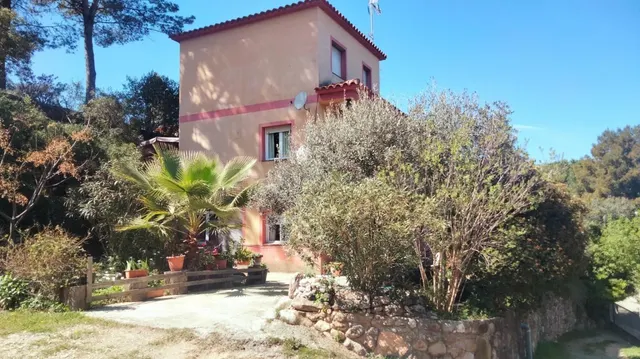 MAGNIFICA CASA UNIFAMILIAR IDEAL PARA DOS FAMILIAS EN PIERA
