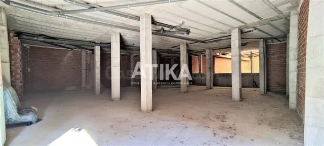 AMPLIO LOCAL EN VENTA - foto 2