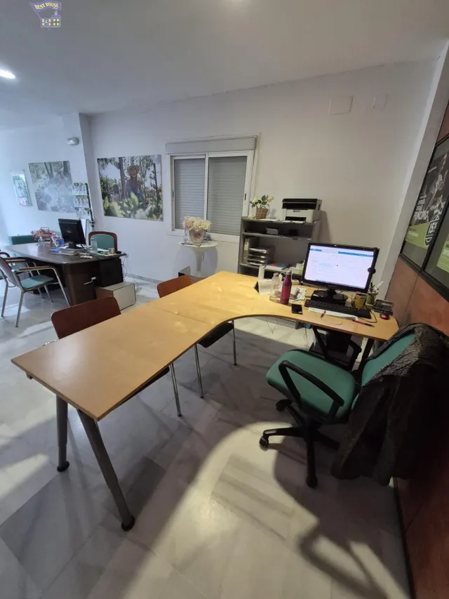 SE VENDE LOCAL COMERCIAL EN ZONA CERCANO A CENTRO — 12
