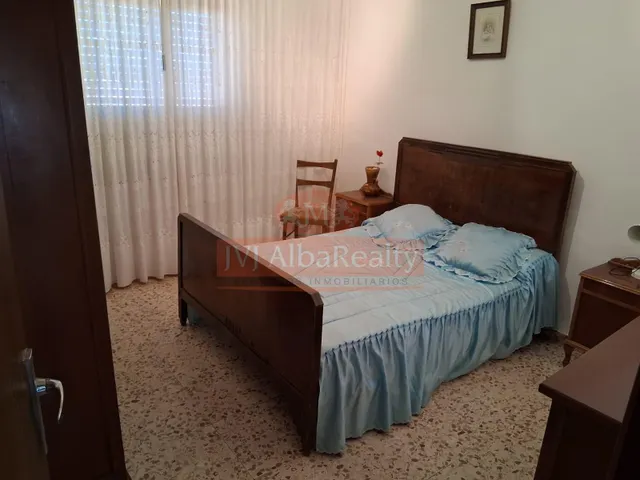 SE VENDE CASA CON PATIO EN LOS ANGUIJES. — 8