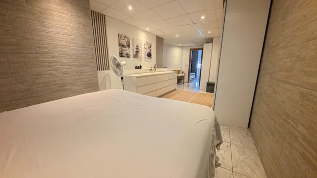Chalet independiente de 4 habitaciones con piscina divida en dos plantas individuales — 32