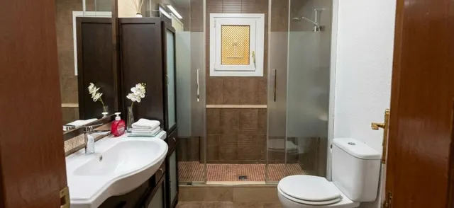 4 habitaciones, tranquilidad y parking propio,  a 5 minutos andando de la estación de Girona — 19