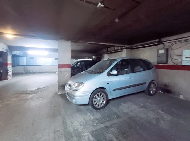 ? Amplio piso de 3 dormitorios con parking — 8