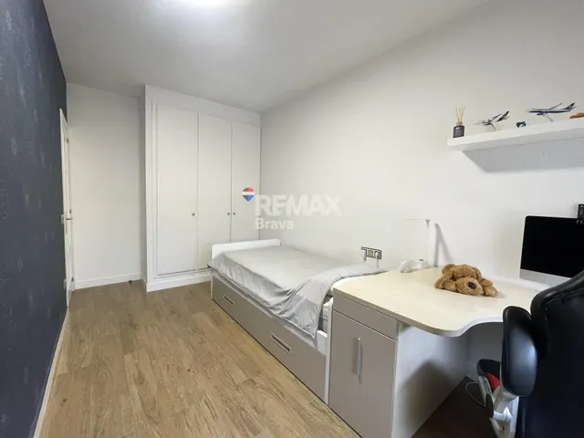 Amplio Adosado en Sarria de Ter - Ideal para Entrar a Vivir — 10