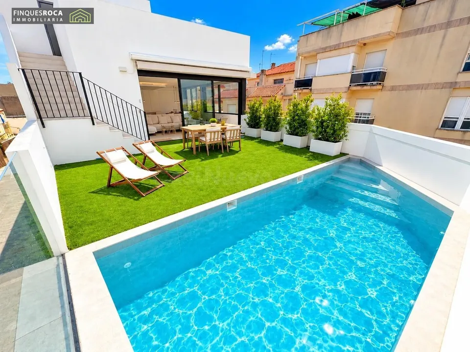 Exclusivo chalet de diseño con piscina privada a 200 metros del mar en les cases d’alcanar