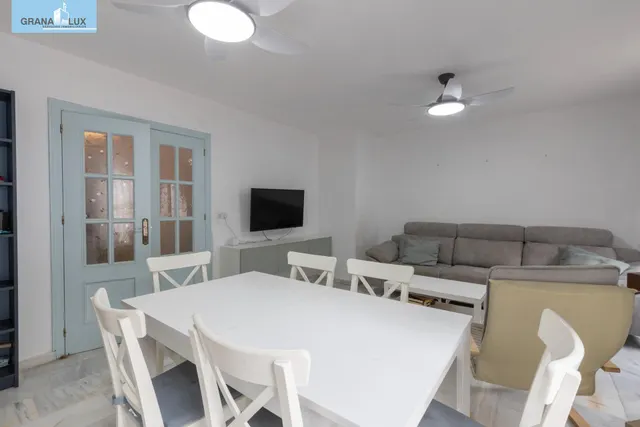 Casa independiente con piscina en La Zubia. — 6