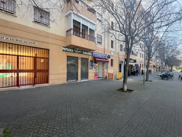 SE VENDE LOCAL EN AVDA/POETA MANUEL BENITEZ CARRASCO - foto 2
