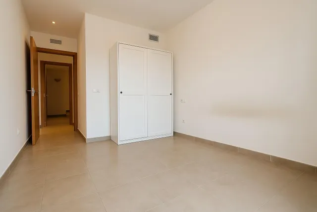 PRIMER PISO CON TERRAZA Y PARKING - ZONA AVENIDAS — 12