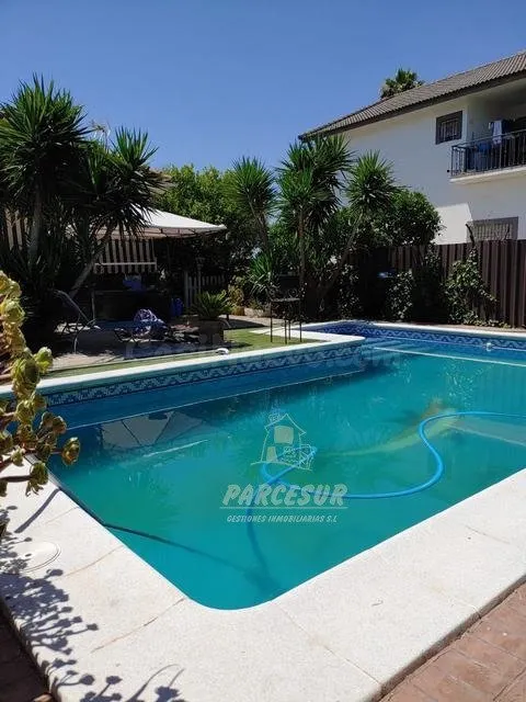 ZONA HIGUERON - 2 CASAS y PISCINA en una Parcela de 1.500 m2