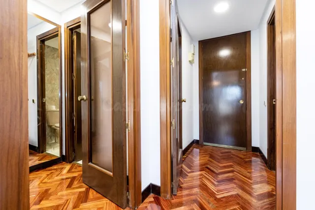 Apartamento con dormitorio independiente, Reformado Con pist - foto 5