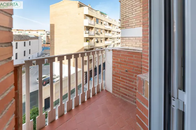 ¡Oportunidad Única en Granada! Piso Espectacular  en Plaza de Gracia — 15