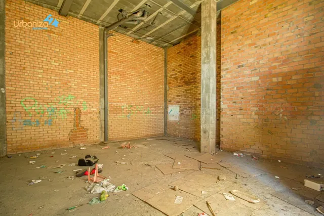 SE VENDE LOCAL  COMERCIAL EN BRUTO EN CARRETERA DE SEVILLA JUNTO A LA GASOLINERA — 3