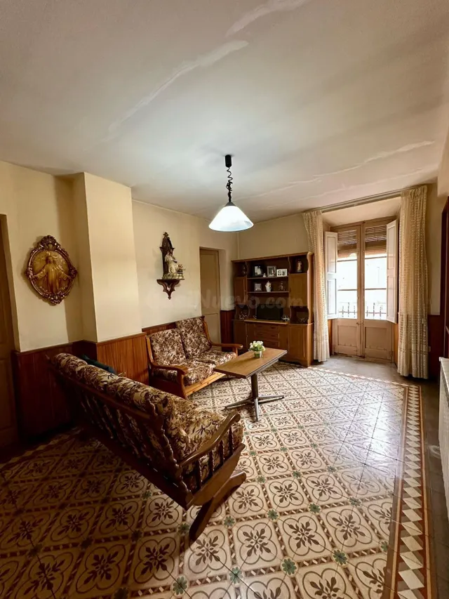 CASA ADOSADA DE PUEBLO EN VENDA