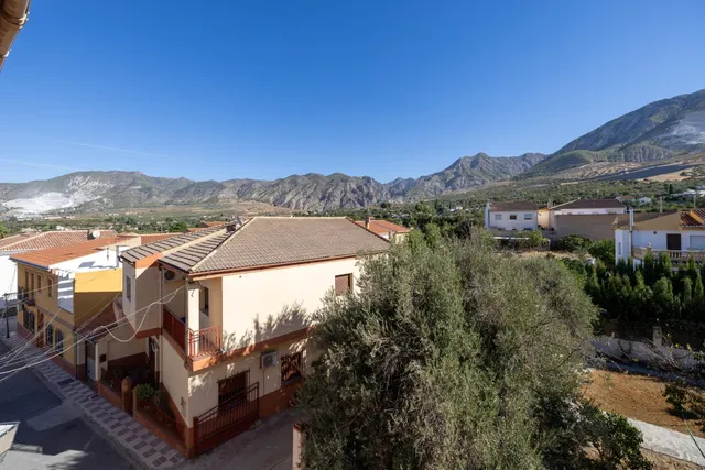 SE VENDE AMPLIO PISO EXTERIOR EN DÚRCAL GRANADA INCLUYE LOCAL — 30