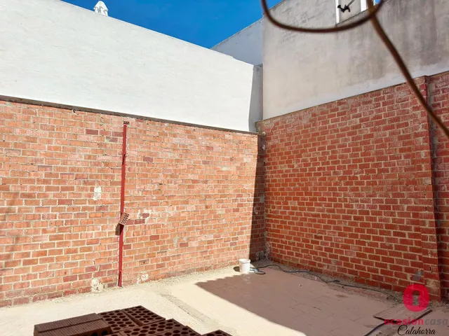 Amplia casa en construcción - zona muy baja campo de la verdad — 13