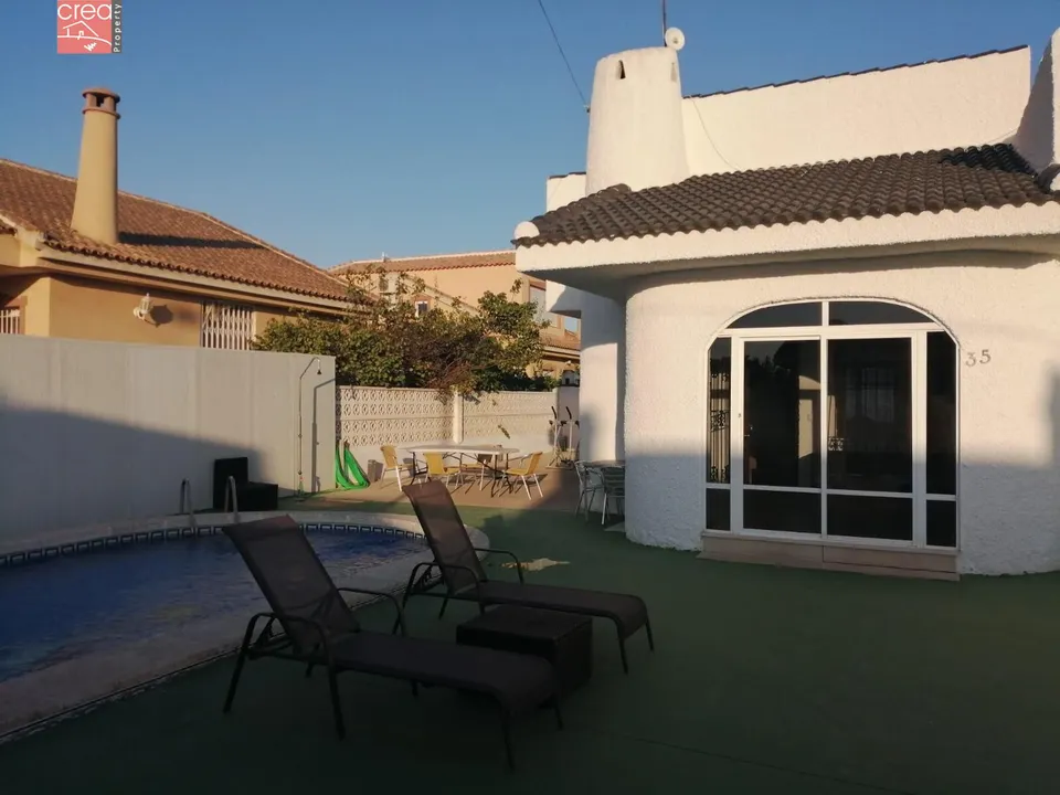 SE VENDE CHALET EN LOS NAREJOS CON DOS habitaciones, UN ASEO Y TERRAZA EXTERIOR