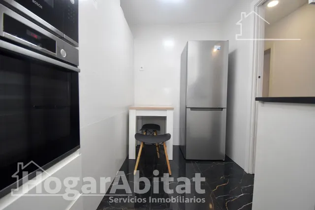 ¡Espectacular! Amplio, moderno y reformado, todo amueblado y cerca del centro — 7