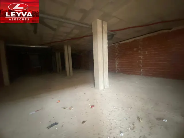 LOCAL COMERCIAL EN VENTA — 27