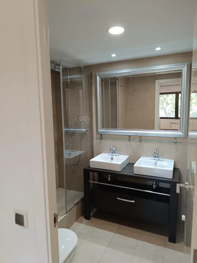Exterior de 3 dormitorios 2 baños mas aseo de cortesia, para entrar a vivir, buena finca, portero fisico y de fin de semana, zonas comunes ajardinadas y deportivas, excelente zona y muy bien comun — 32