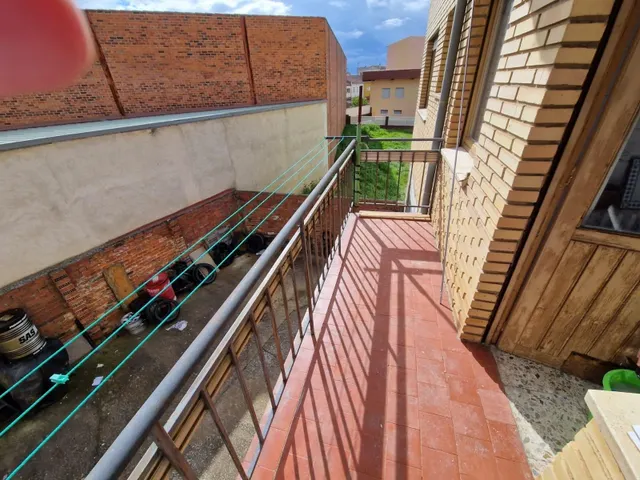 SE VENDE AMPLIO PISO DE TRES habitaciones EN VALENCIA DE DON JUAN, COCINA, SALÓN, BAÑO, DOS TERRAZAS — 8