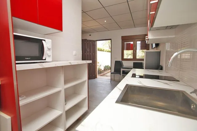 CHALET INDEPENDIENTE CON PISCINA EN LOS ÁNGELES — 41