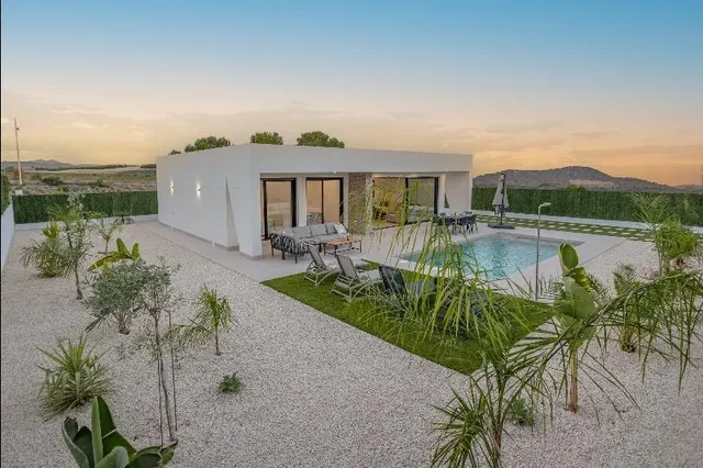 Villas espaciosas con piscina privada, en construcción, en un entorno natural muy privilegiado — 39