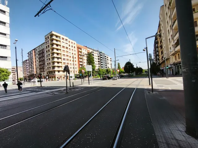 FANTASTICA OPORTUNIDAD 8º PISO 92m2 en AVENIDA GASTEIZ esq. Beato - LUZ Y VISTAS- 3 hab. para entrar a vivir o Actualizar — 31