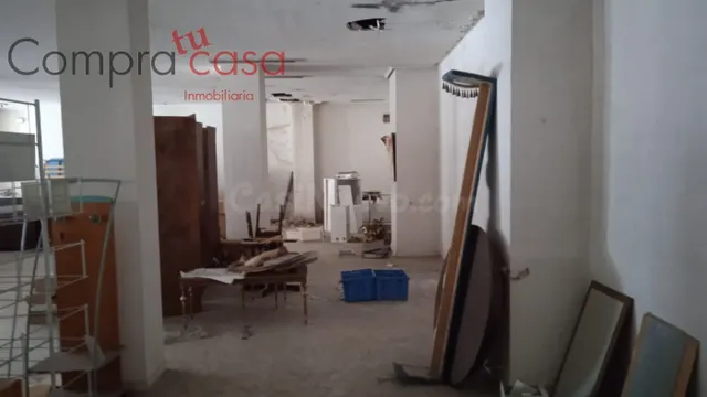 VENTA DE GRAN LOCAL COMERCIAL / TRASTEROS Y GARAJES - foto 3