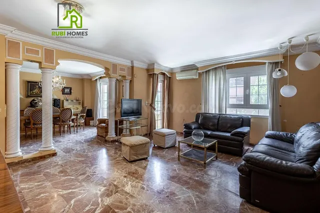 AMPLIO PISO EN VENTA JUNTO A PLAZA DE TOROS - GRANADA — 4