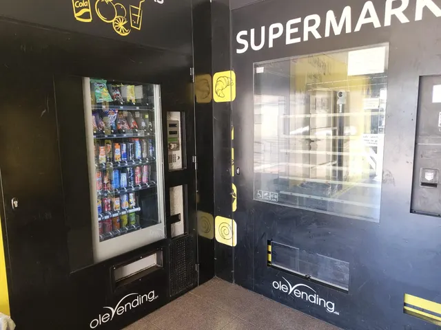 EN VENTA LOCAL COMERCIAL PROPIEDAD + NEGOCIO 24H — 6