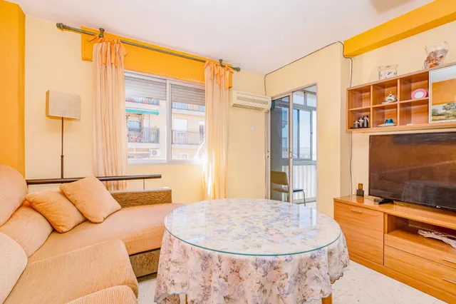 Piso exterior en zona cervantes, Granada, 8ª planta, muy luminoso, 87 m2, 3 dormitorios, vistas despejadas. — 27