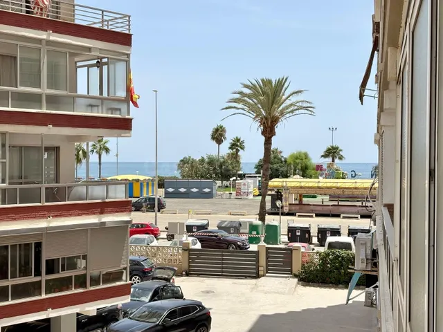 Apartamento en Torre del Mar primera línea de playa - foto 3