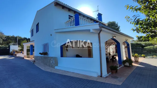 ESTUPENDO CHALET EN VENTA A CINCO MINUTOS DEL CASCO URBANO - foto 2