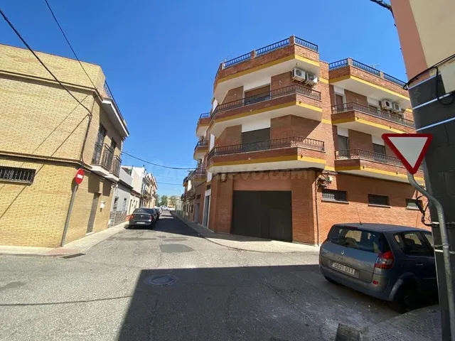 Se vende Edificio + Garajes en Sevilla - foto 2