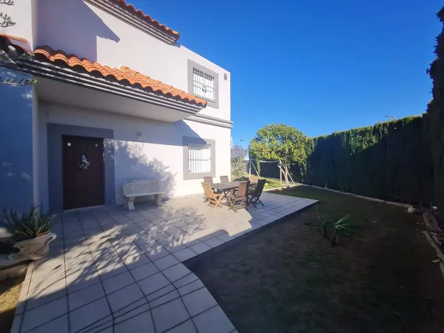 CHALET INDEPENDIENDIENTE EN PARCELA DE 1.450 M2, PISCINA Y AMPLIAS ZONAS EXTERIORES — 8