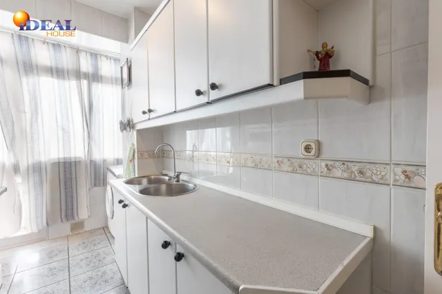 Piso 3 habitaciones en Calle Santa Margarita, junto Cmno. Bajo de Huétor — 24
