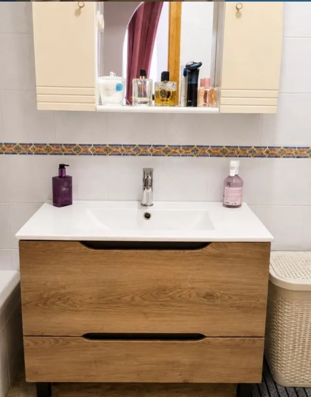 Apartamento esquinero luminoso y espacioso de dos plantas (aprox. 90 m2 - plantas 1 y 2) con gran terraza en la planta baja, 3 balcones (2 al sur y 1 al norte) y una gran piscina comunitaria. — 27