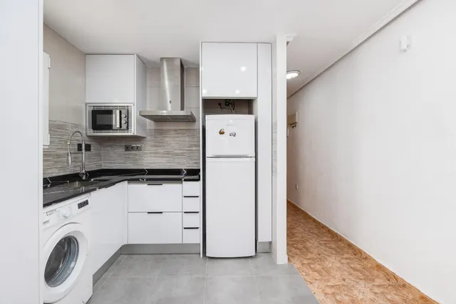 Apartamento de dos dormitorios a escasos 150 metros de la playa del cura, en torrevieja — 13