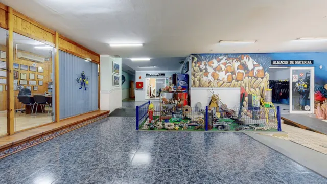Gran local comercial de 1295m2 en Benalmadena — 20