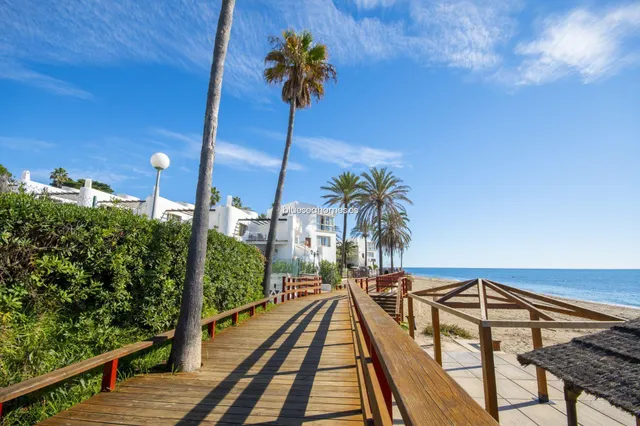 Venta de piso con tres dormitorios en Mijas Costa, Málaga, Costa del Sol — 20