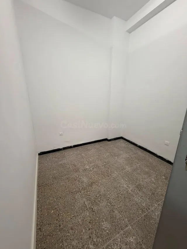 TRASTEROS EN ALQUILER – ZONA RESIDENCIAL - foto 4