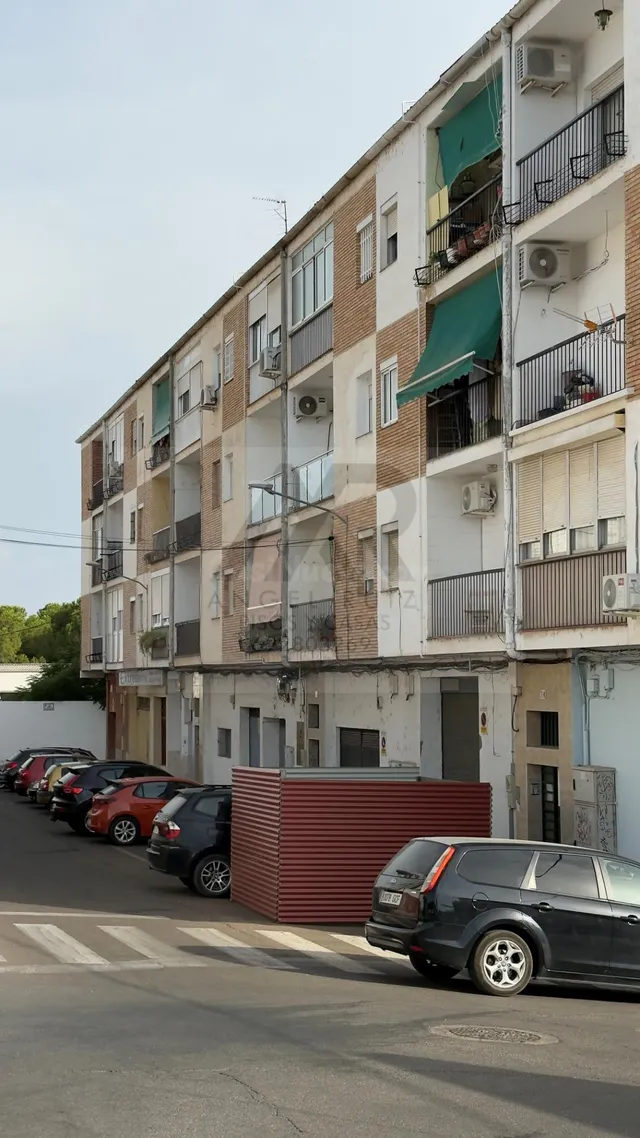 PISO DE 3 DORMITORIOS TOTALMENTE AMUEBLADO JUNTO AL ESTADIO  - foto 2